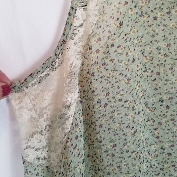 IRIS BASIC FLORAL PRINT WITH LACE HI-LOW HEM. SZ L - Picture 3 of 14